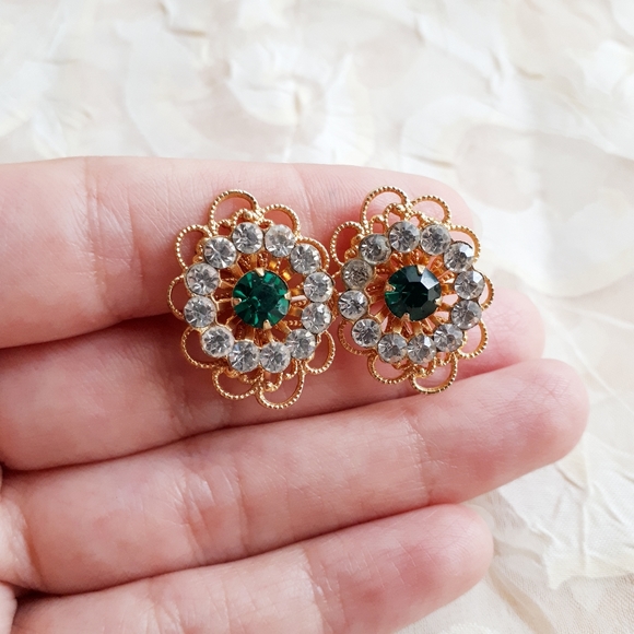 Vintage gold tone screw back earrings - Picture 3 of 10